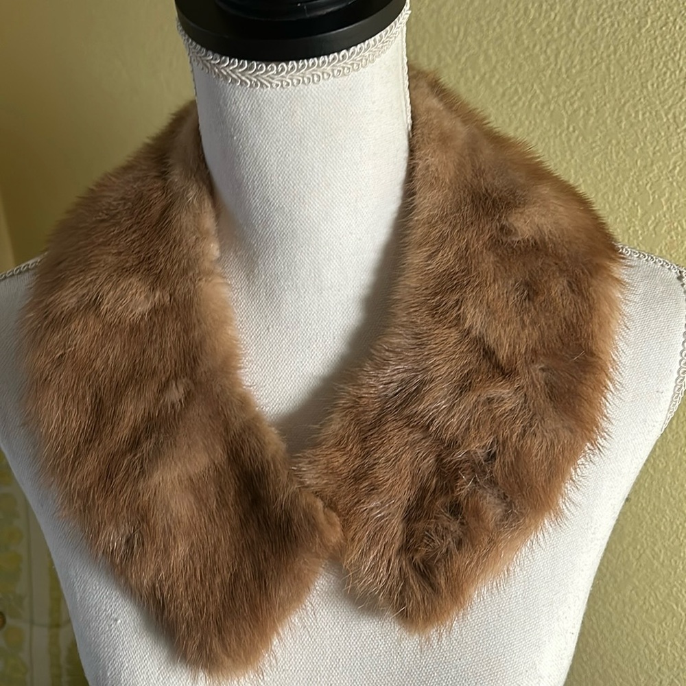 Fur collar with satin lining